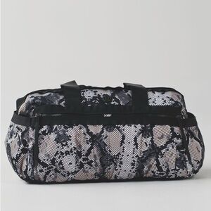 lulu lemon Black and White, Pink Duffel Bag
